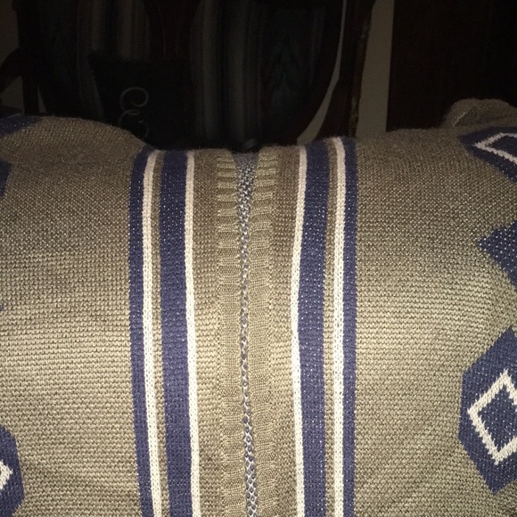 Very J women’s Small Boho Poncho Cover-Up, Southwestern Vibe, Tribal pattern - Picture 13 of 16